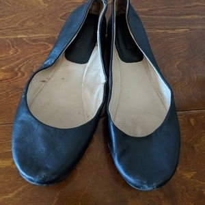 Kenneth Cole simple flats